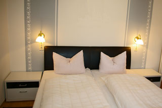 Weingut Briedel Mosel - G�stezimmer mit Fr�hst�cksb�fett