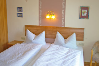 Weingut Briedel Mosel - G�stezimmer mit Fr�hst�cksb�fett